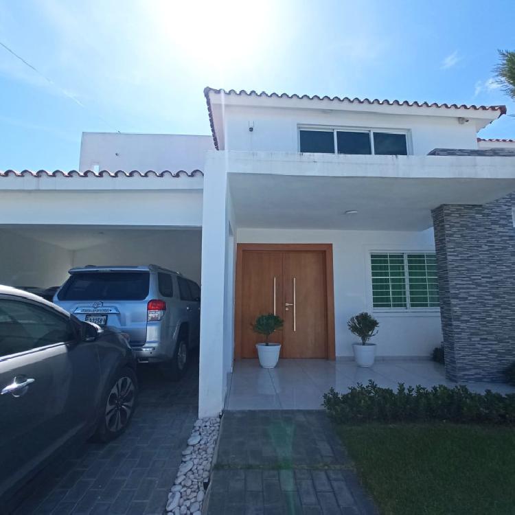 Casa en Venta con Patio en Prado Oriental, S.D.E.