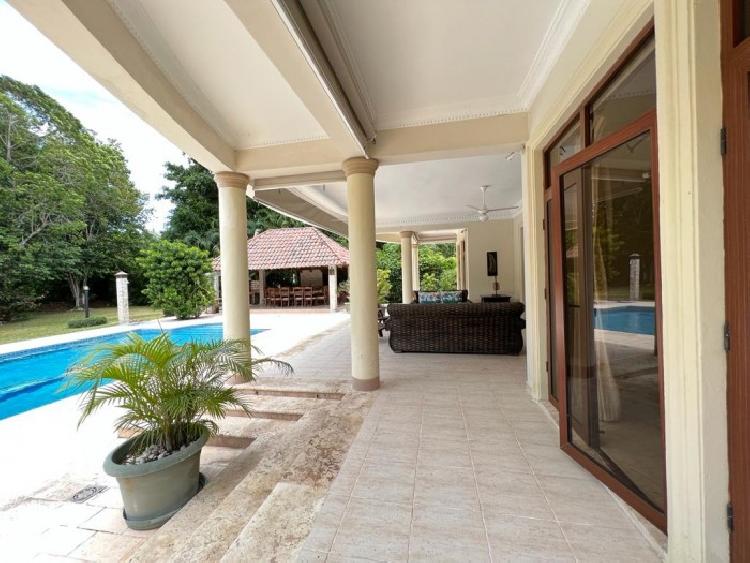 Villa amueblada en alquiler y venta  en Juan Dolio 