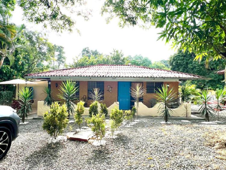 Venta de villa en Monte Plata estilo Campestre 4 hab.