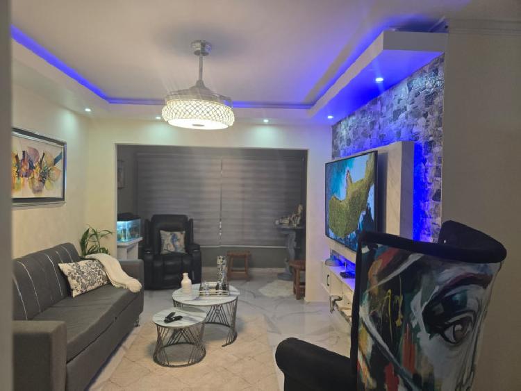 Hermoso apartamento en un 1er piso, en La Monumental