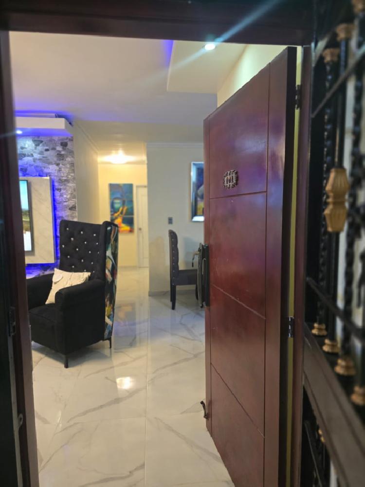 Hermoso apartamento en un 1er piso, en La Monumental