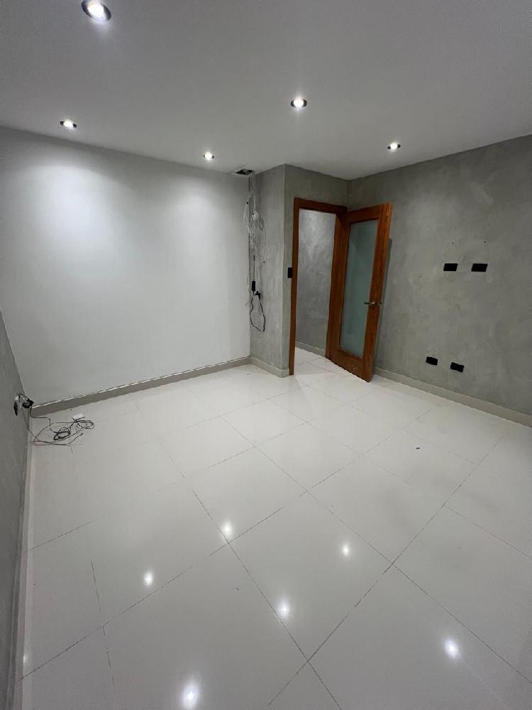 Renta Local Comercial Primer Nivel Miraflores.