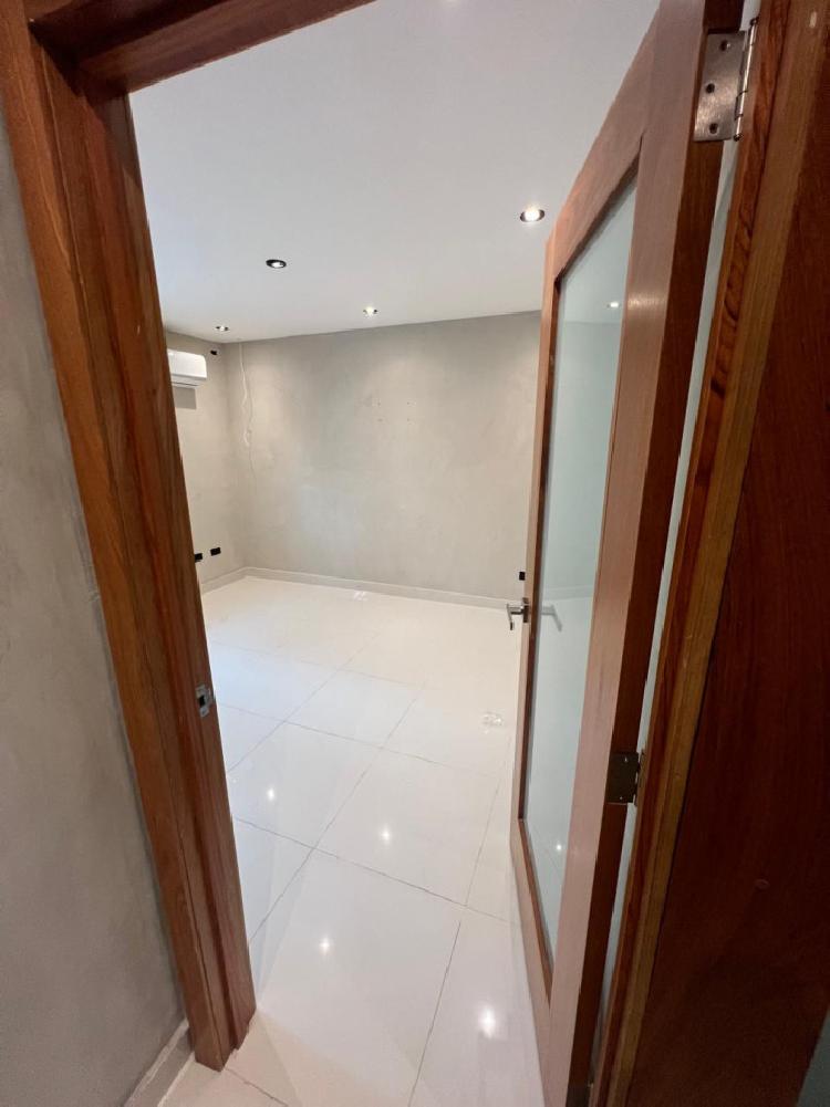 Renta Local Comercial Primer Nivel Miraflores.