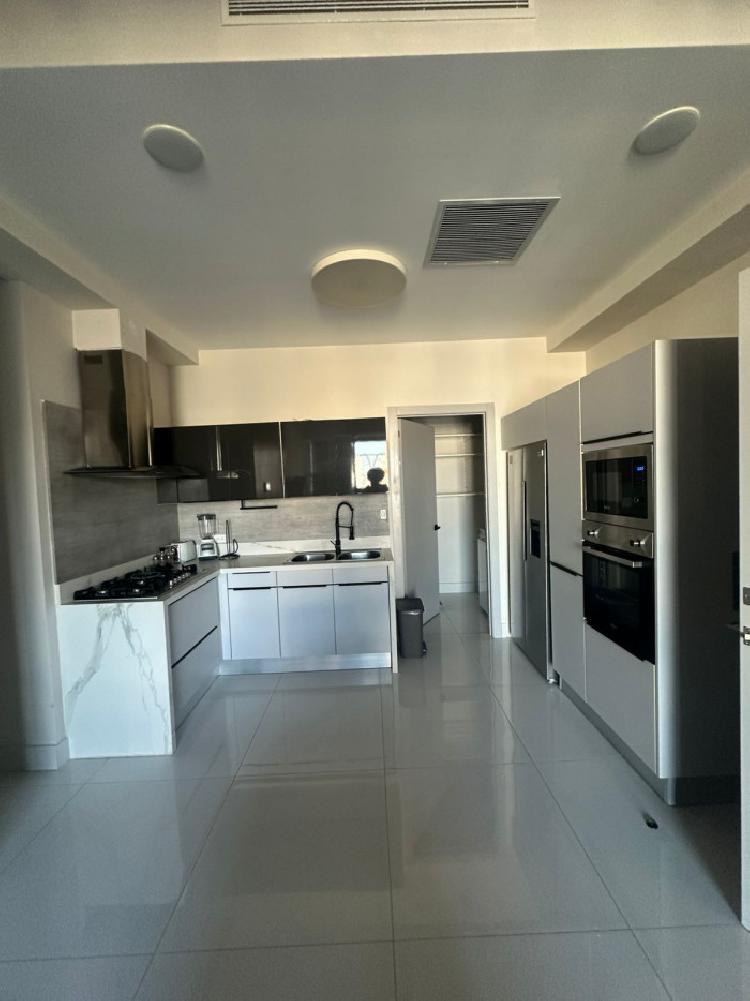 Apartamento en Alquiler Amueblado Ensanche Paraiso 