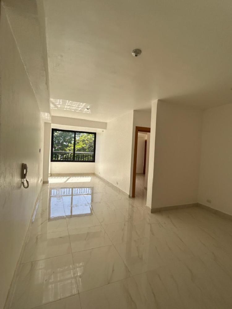 SE VENDE O SE ALQUILA EDIFICIO DE 7 NIVELES GAZCUE