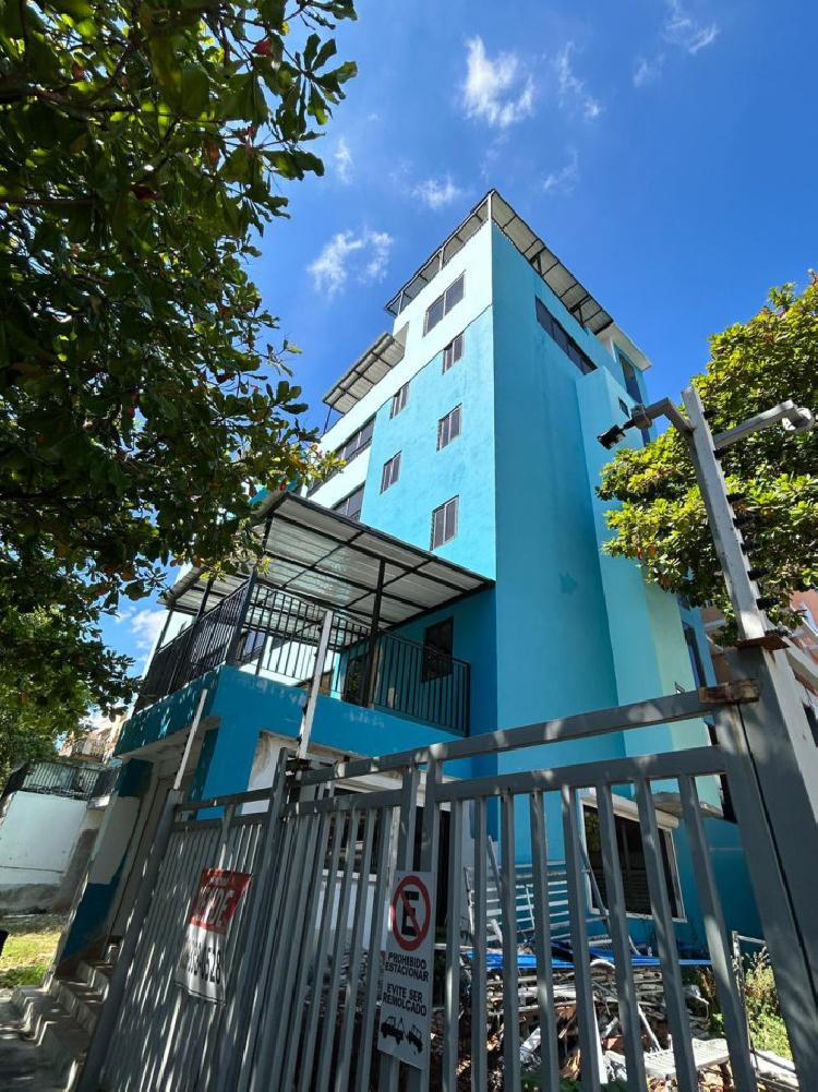 SE VENDE O SE ALQUILA EDIFICIO DE 7 NIVELES GAZCUE