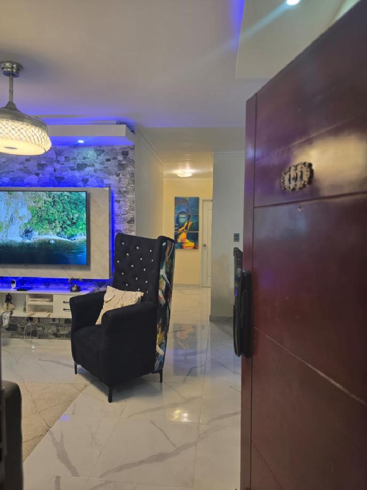 Hermoso apartamento en un 1er piso, en La Monumental